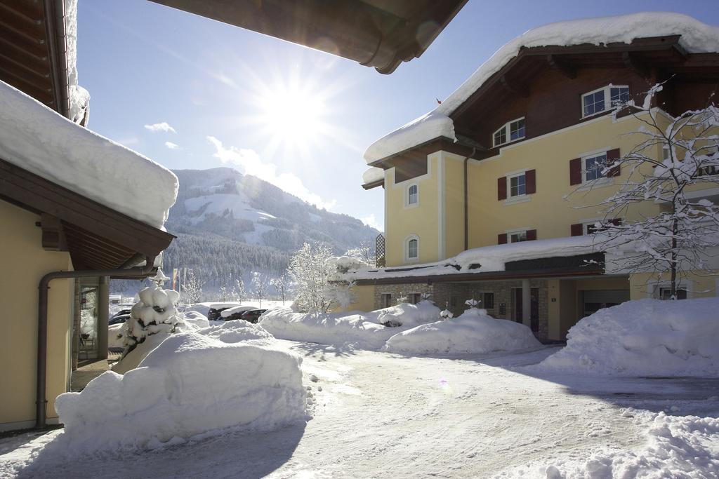 Hotel Hubertus Brixen im Thale Exterior photo
